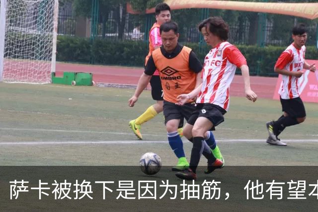 萨卡被换下是因为抽筋，他有望本周完全恢复